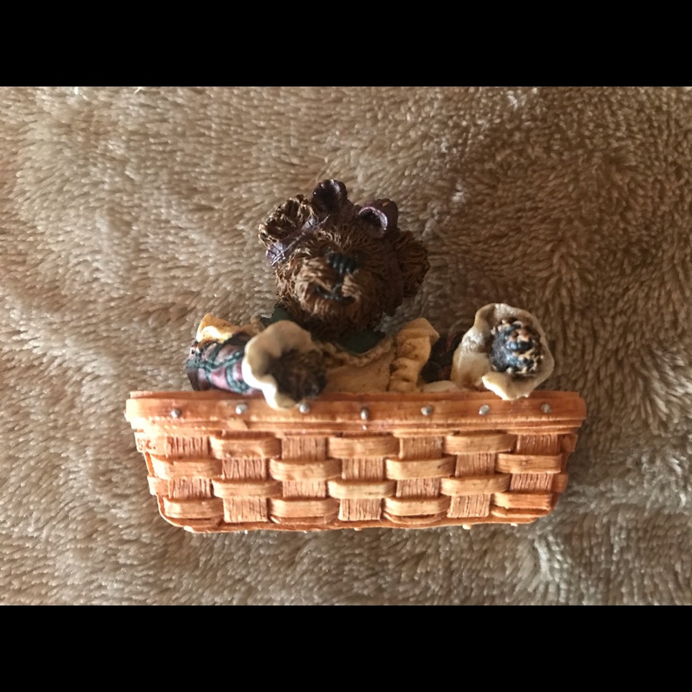 Boyds Bear Longaberger Basket Lapel Pin